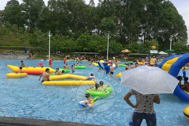 桂东超大型充气泳池
